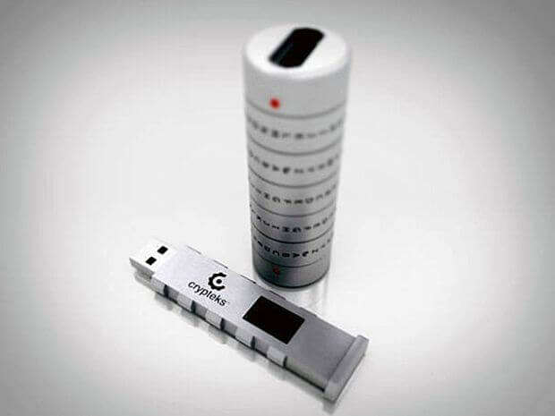 Crypteks USB Key: концепт оригинальной флешки с кодовым замком