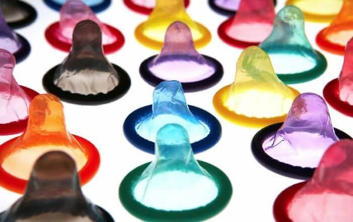Переноска воды в презервативах