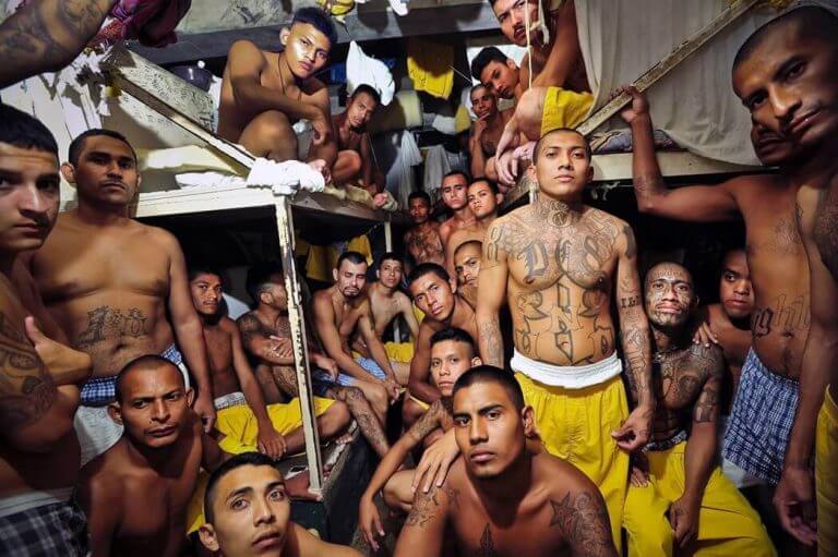 Латиноамериканские тюрьмы – мужская и женская (14 фото)