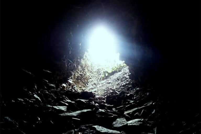 Чому перед смертю люди бачать світло в кінці тунелю