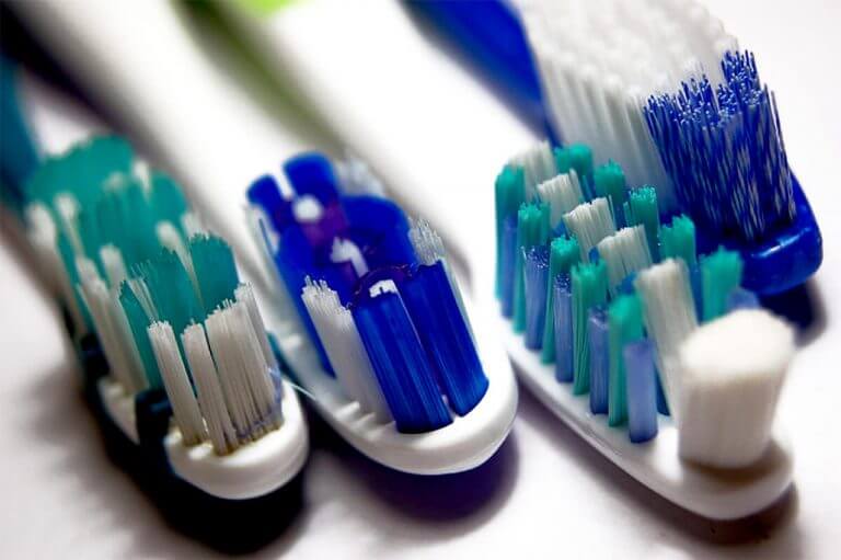 Як вибрати зубну щітку